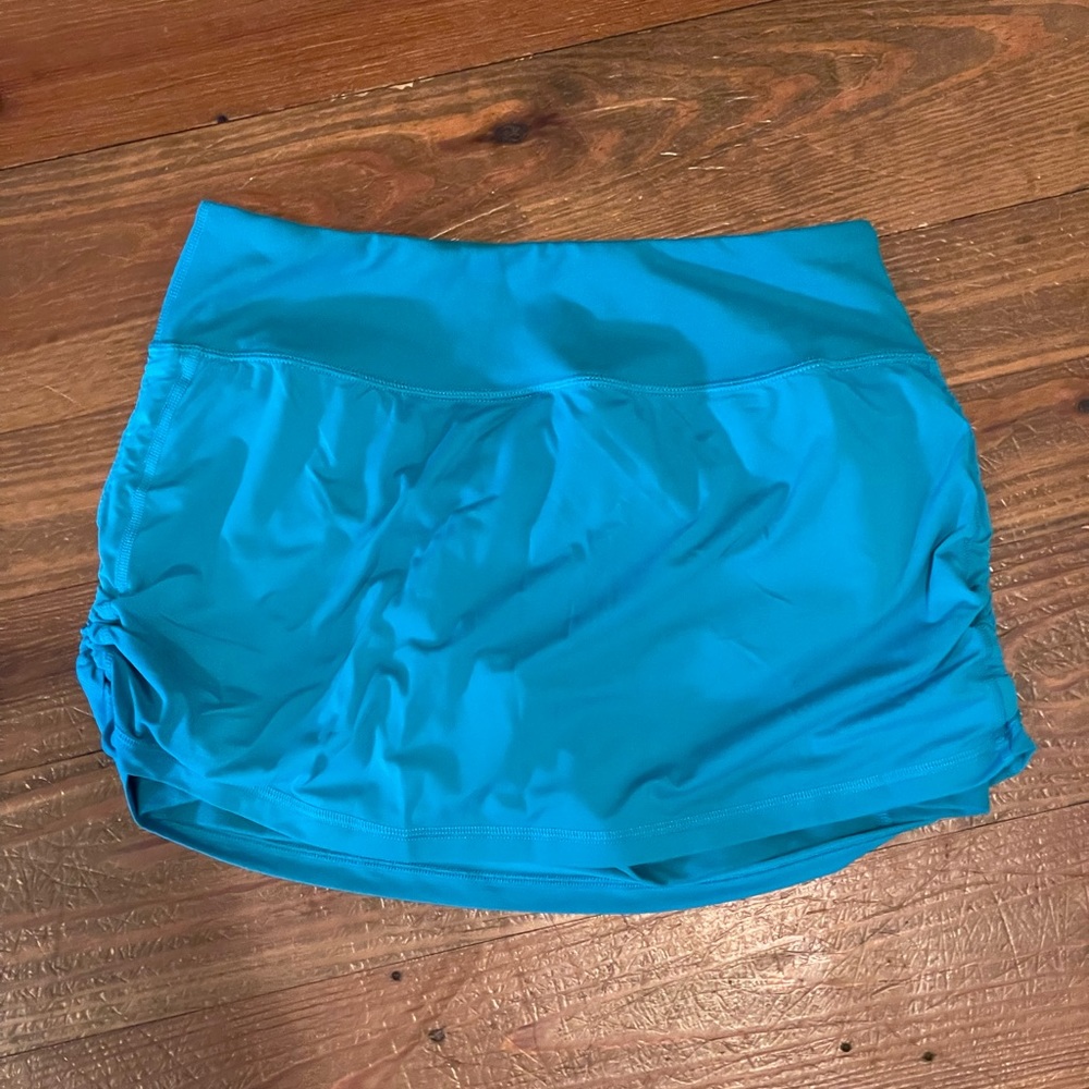 Turquoise workout skirt by Zella